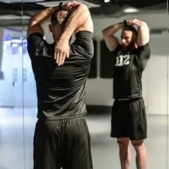 Jak rozciągać triceps, aby uniknąć kontuzji i poprawić elastyczność